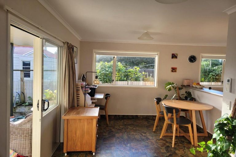 Photo of property in 49 Hine Street, New Plymouth, 4310