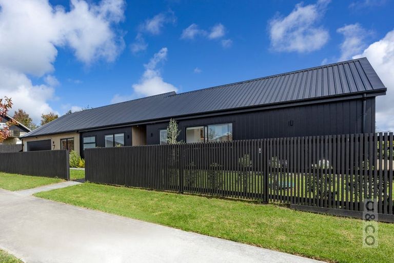 Photo of property in 7 Robert Might Road, Kumeu, 0810