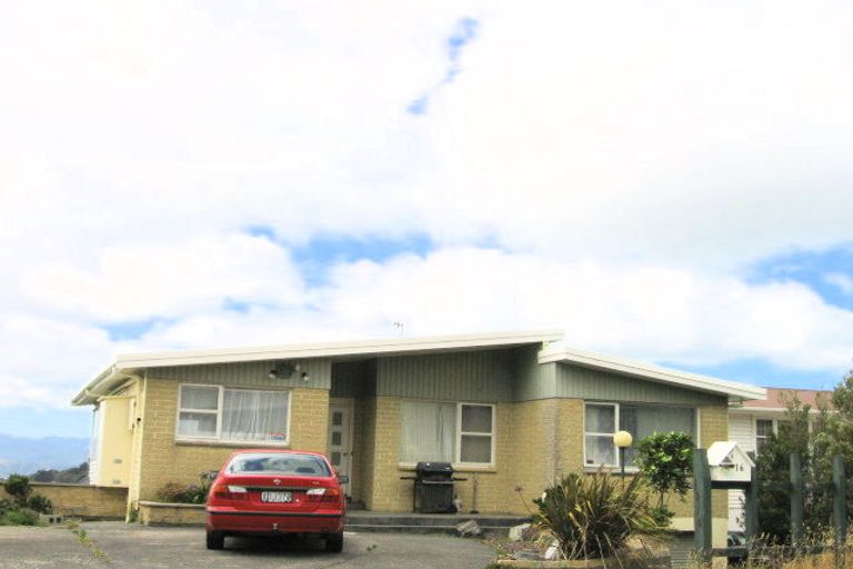 Photo of property in 16 Maple Grove, Kingston, Wellington, 6021