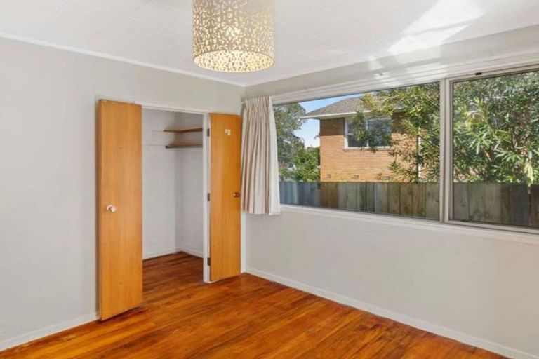 Photo of property in 9 Cockayne Crescent, Sunnynook, Auckland, 0620