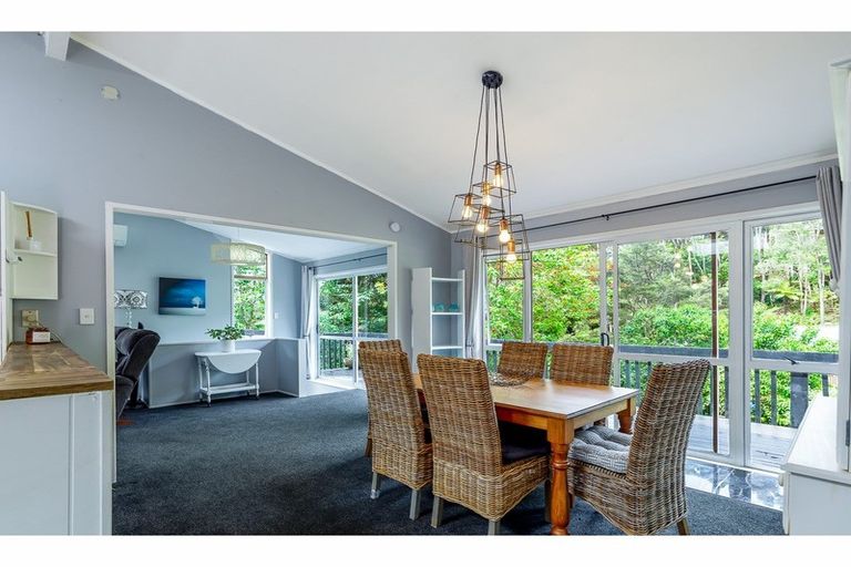 Photo of property in 42 Opanuku Road, Henderson Valley, Auckland, 0612