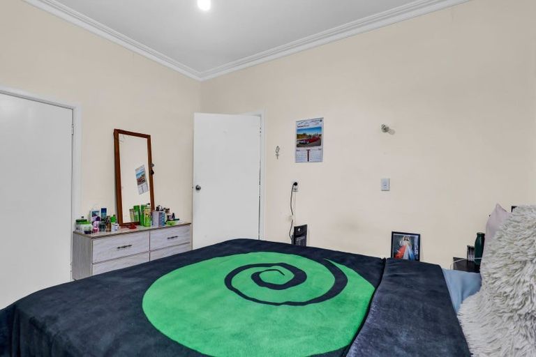 Photo of property in 15a Queens Road, Glen Avon, New Plymouth, 4312