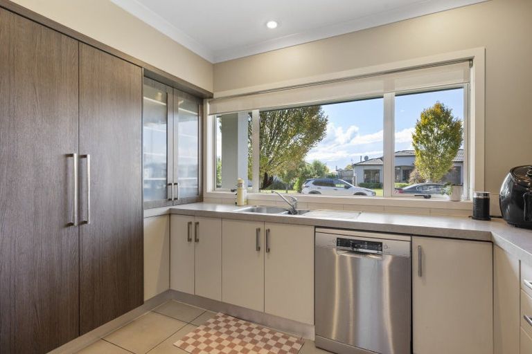 Photo of property in 14 Palliser Place, Poraiti, Napier, 4112