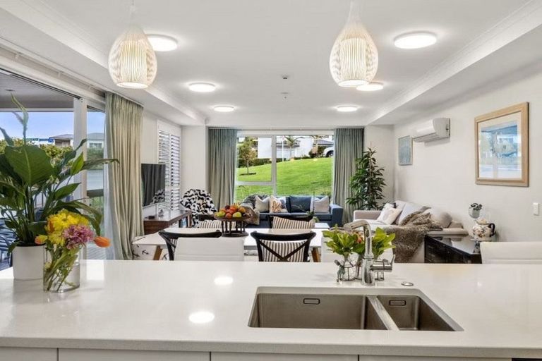 Photo of property in 73 Panorama Heights, Orewa, 0931
