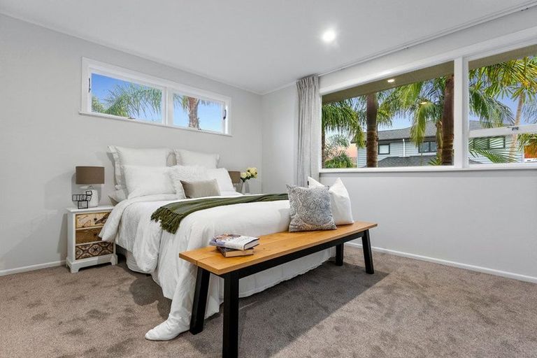 Photo of property in 21 Lantana Road, Green Bay, Auckland, 0604