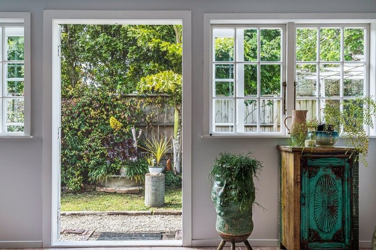 Photo of property in 24a Cautley Street, Stanley Point, Auckland, 0624