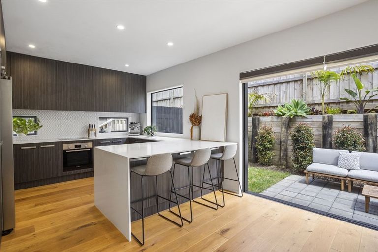 Photo of property in 21d Chippendale Crescent, Birkdale, Auckland, 0626