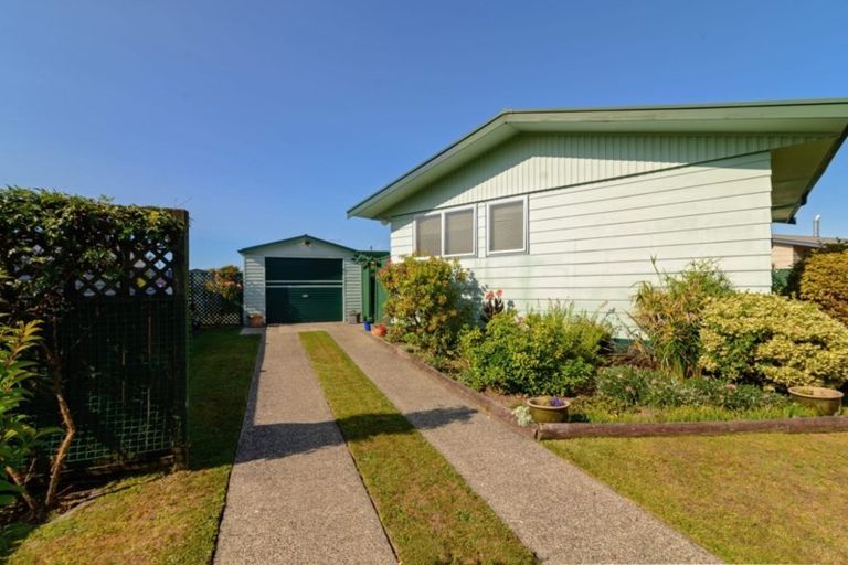 Photo of property in 25 Matthew Place, Kawaha Point, Rotorua, 3010