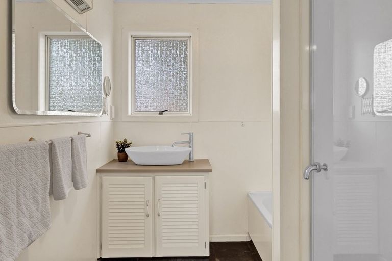 Photo of property in 53 Manu Crescent, Upper Vogeltown, New Plymouth, 4310