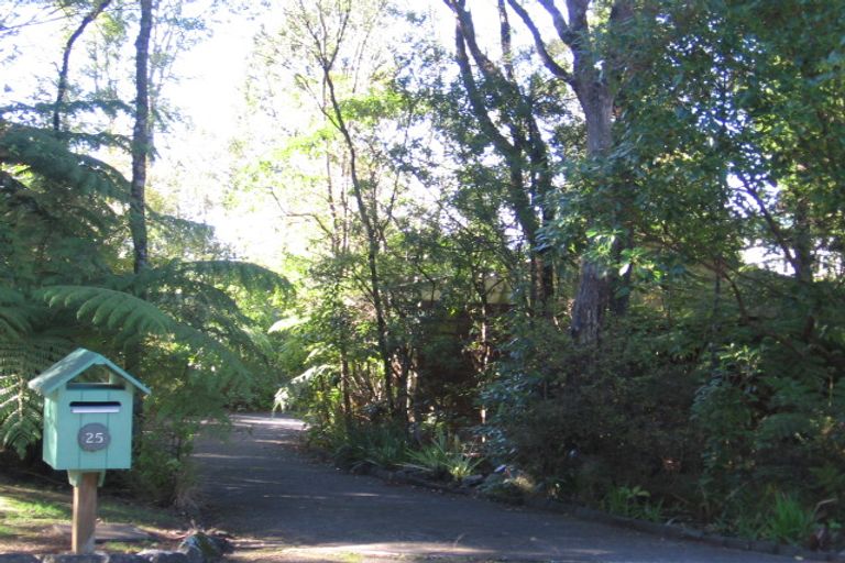 Photo of property in 25 Tawini Road, Titirangi, Auckland, 0604