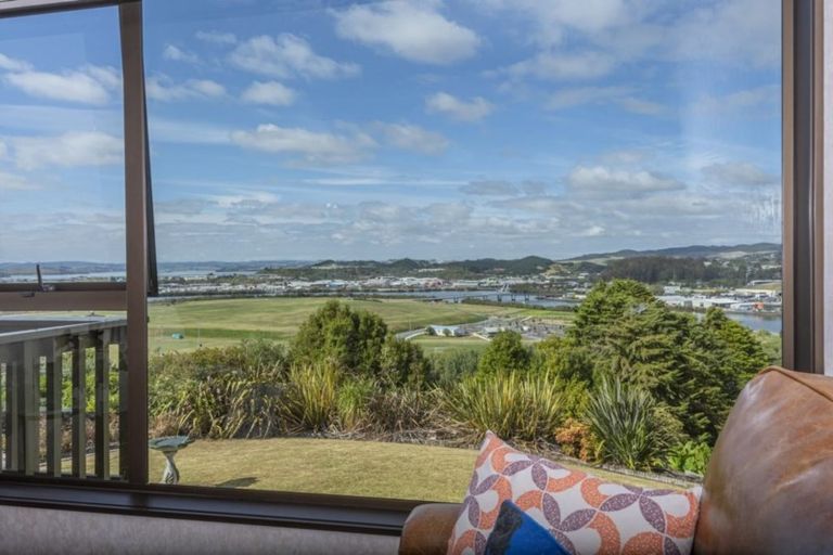 Photo of property in 27 Memorial Drive, Parahaki, Whangarei, 0112