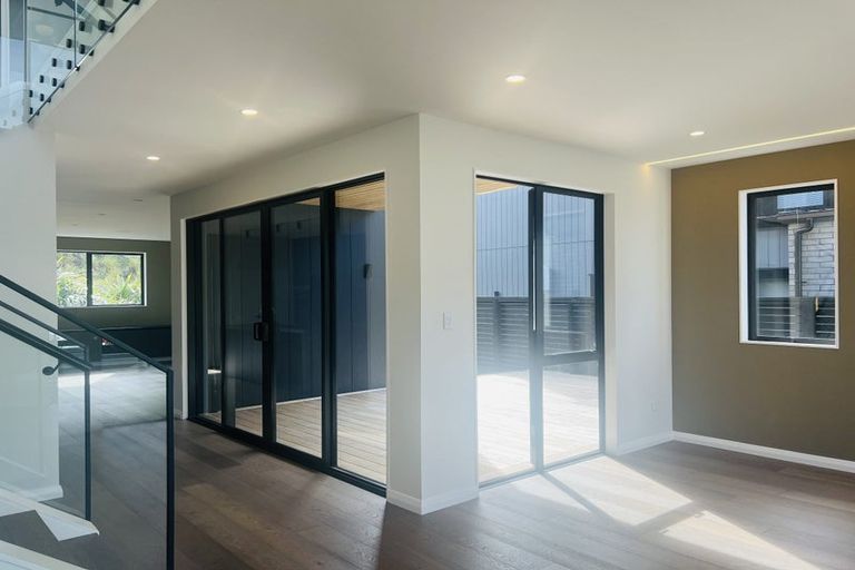 Photo of property in 8 Kumukumu Road, Long Bay, Auckland, 0630