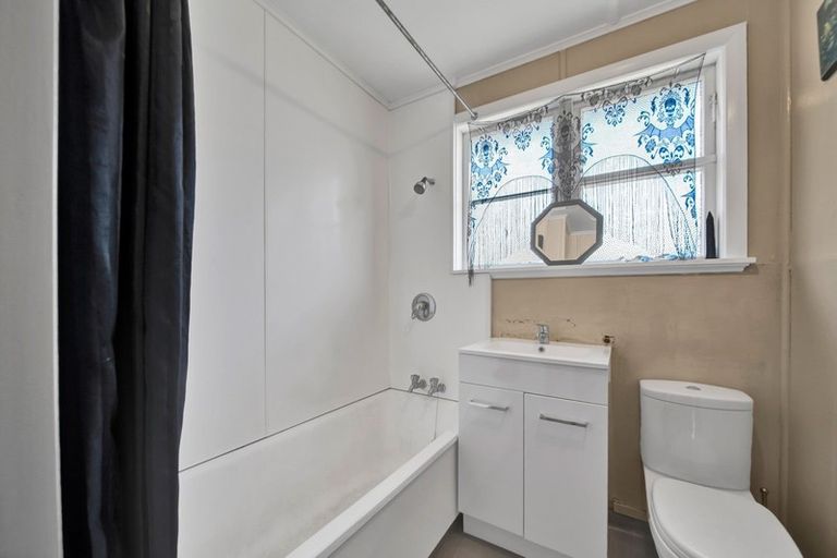 Photo of property in 28 Waihi Road, Hawera, 4610