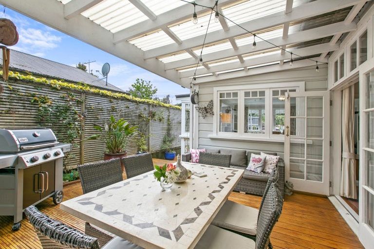 Photo of property in 24a Bracken Street, New Plymouth, 4310