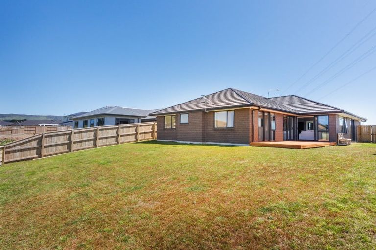 Photo of property in 50 Atlantic Drive, Fitzherbert, Palmerston North, 4410