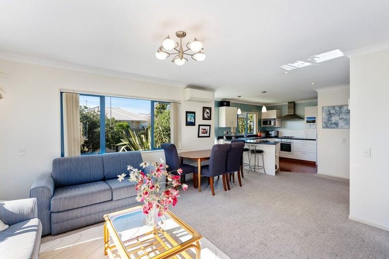 Photo of property in 4 Te Ropata Place, Waikanae Beach, Waikanae, 5036