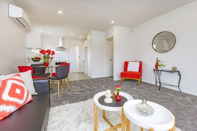 Photo of property in 2/26 Kirton Crescent, Manurewa, Auckland, 2102