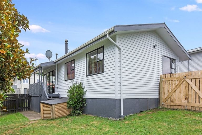 Photo of property in 10 Sombrero View, Ascot Park, Porirua, 5024