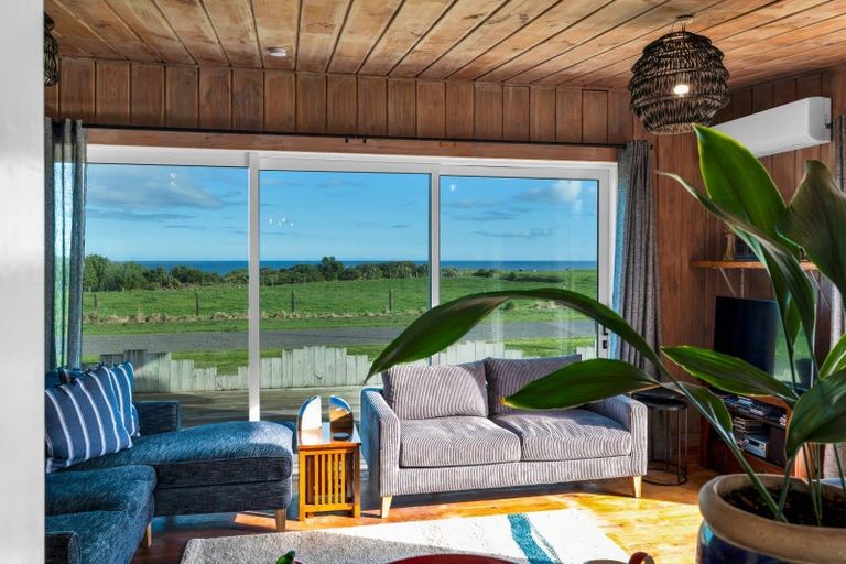 Photo of property in 11 Hector Place, Opunake, 4616