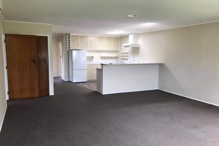 Photo of property in 6a Tatua Place, Conifer Grove, Takanini, 2112