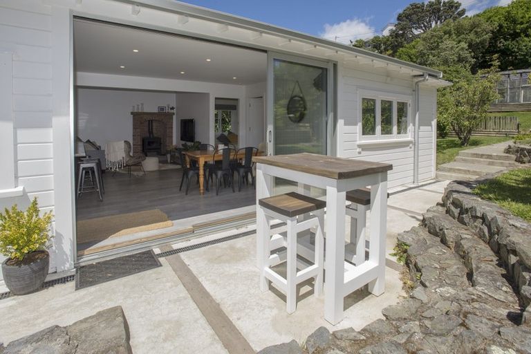 Photo of property in 96 Maupuia Road, Maupuia, Wellington, 6022