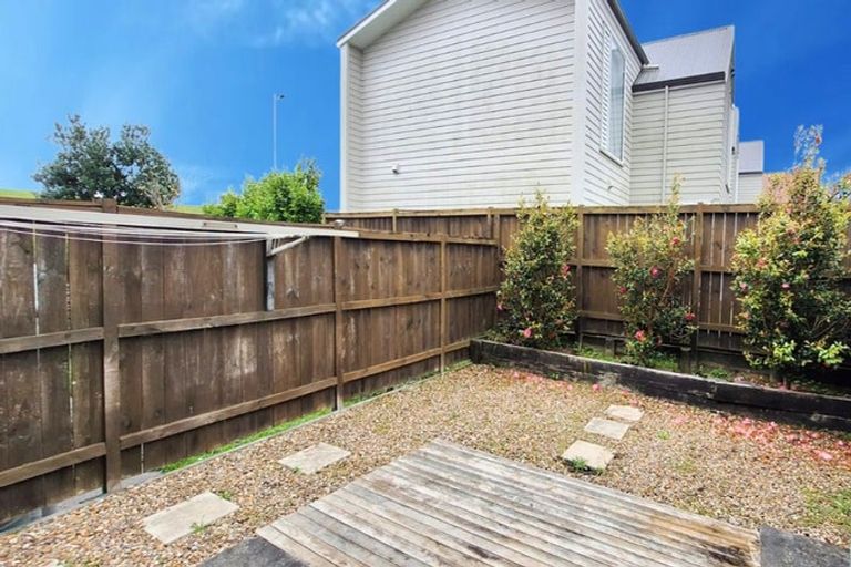 Photo of property in 4 Shelduck Way, Hobsonville, Auckland, 0616
