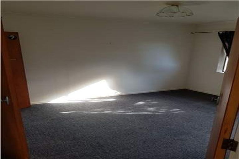 Photo of property in 25a Chetwode Grove, Newlands, Wellington, 6037