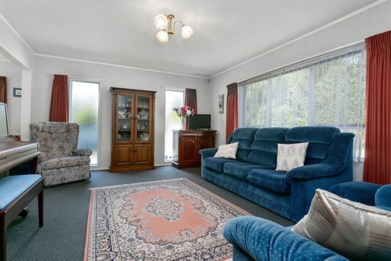 Photo of property in 321 Shakespeare Street, Leamington, Cambridge, 3432