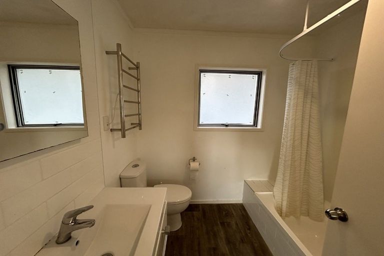 Photo of property in 2/84 Peach Road, Glenfield, Auckland, 0629