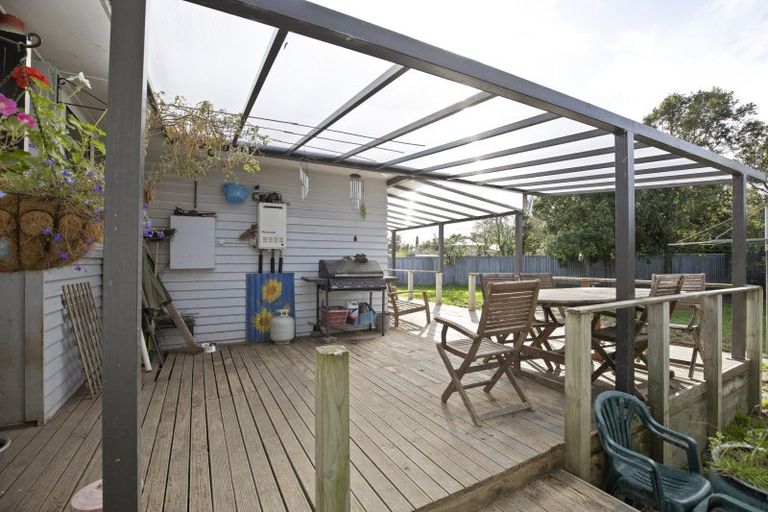 Photo of property in 8 Wairau Place, Kelvin Grove, Palmerston North, 4414