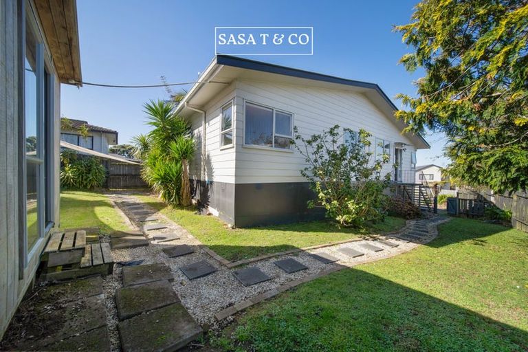 Photo of property in 185 Mahia Road, Wattle Downs, Auckland, 2103