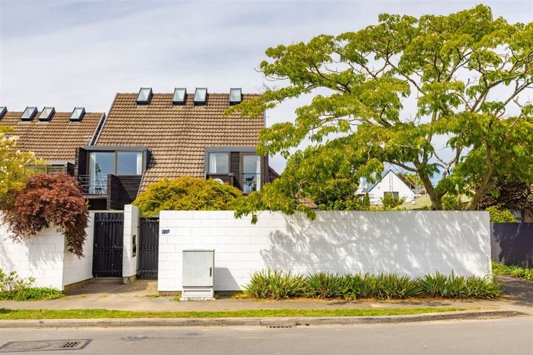 Photo of property in 92a Aikmans Road, Merivale, Christchurch, 8014