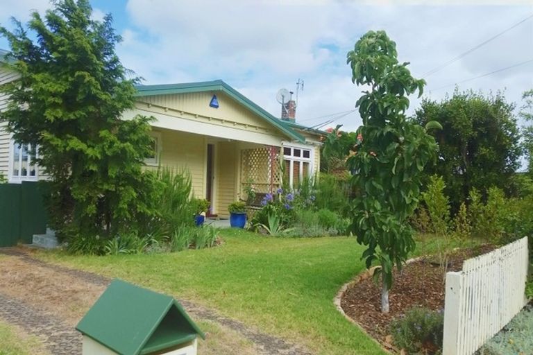 Photo of property in 20 Earlsworth Road, Mangere East, Auckland, 2024