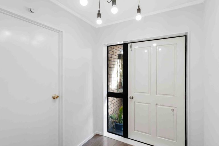 Photo of property in 2/19 Sailfish Drive, West Harbour, Auckland, 0618