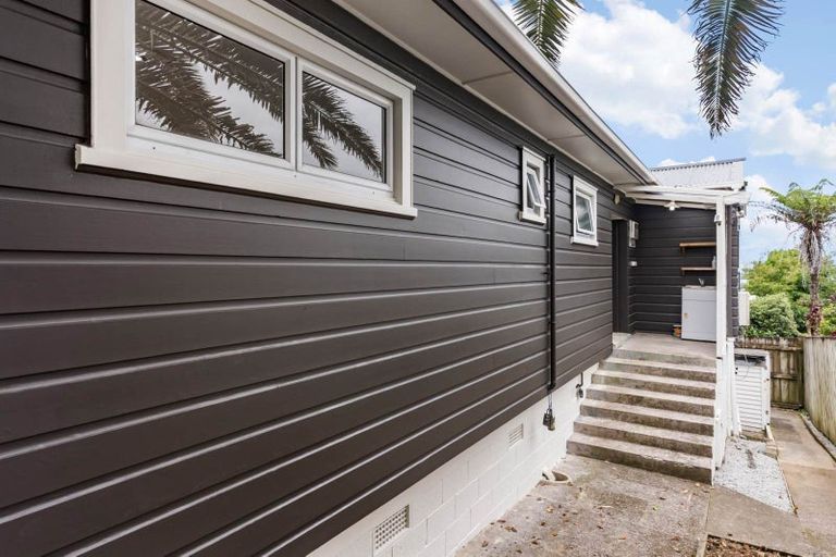 Photo of property in 559 Glenfield Road, Glenfield, Auckland, 0629