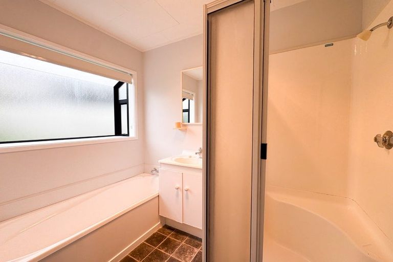 Photo of property in 12 Clearview Heights, Ranui, Auckland, 0612