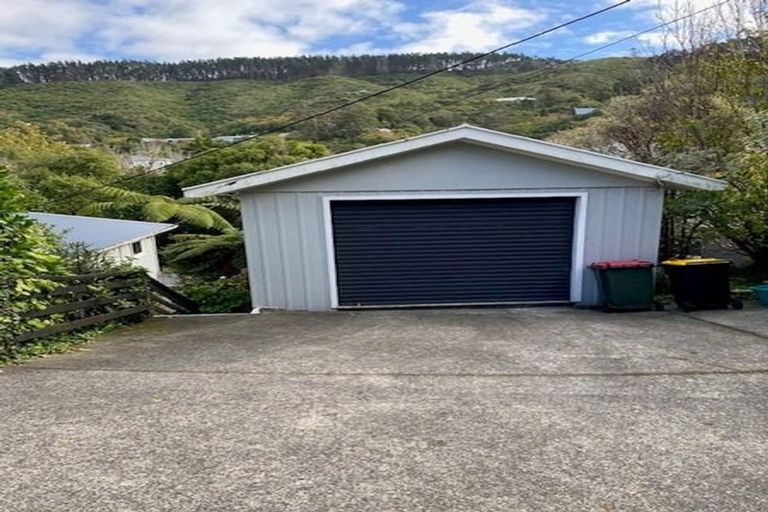 Photo of property in 27 Olivia Crescent, Tawa, Wellington, 5028