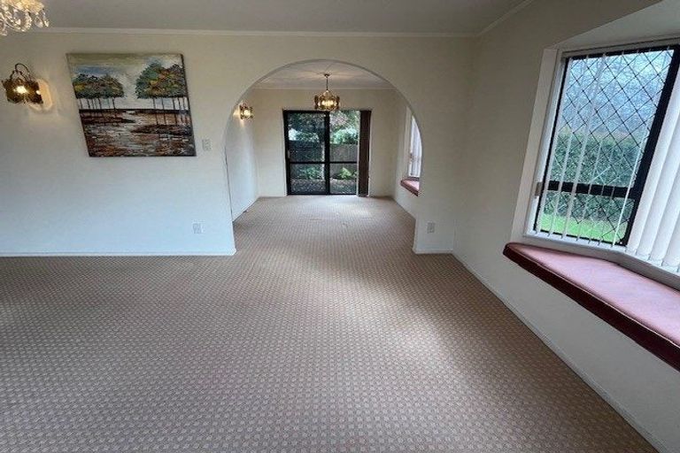 Photo of property in 1 Kincraig Place, Highland Park, Auckland, 2010