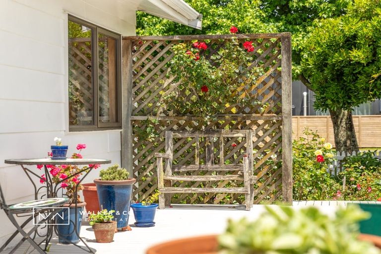 Photo of property in 1 Bathurst Street, Silverstream, Upper Hutt, 5019