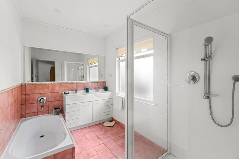 Photo of property in 19 Findlay Street, Moturoa, New Plymouth, 4310