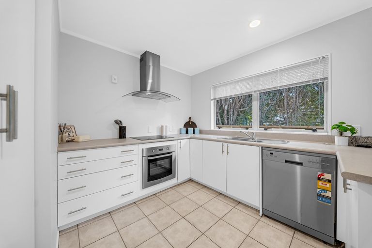 Photo of property in 2/105 Carnoustie Drive, Wattle Downs, Auckland, 2103