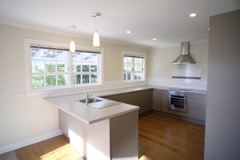 Photo of property in 28 Albatross Close, Whitby, Porirua, 5024