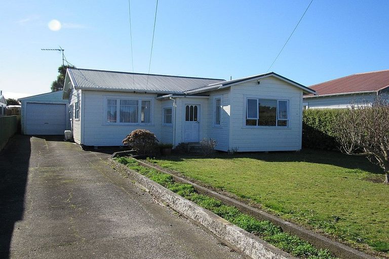 Photo of property in 12 Burns Street, Hawera, 4610