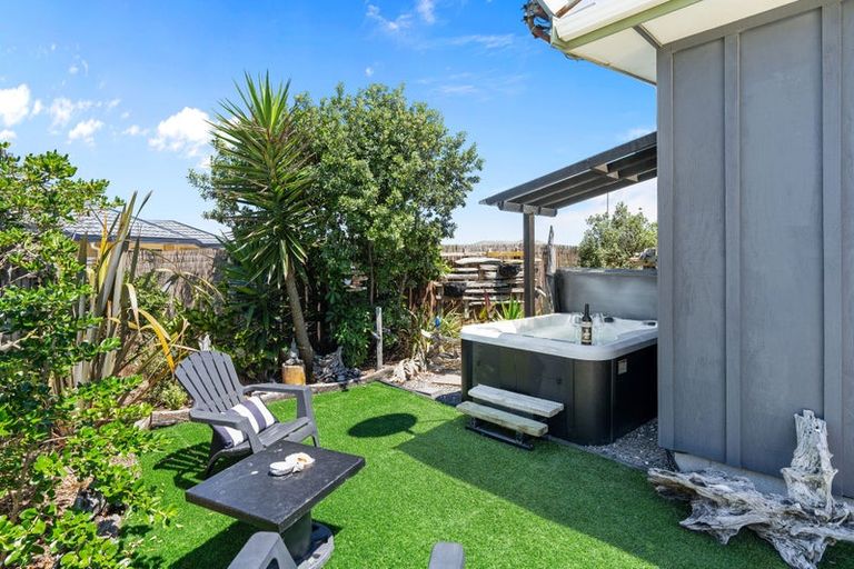 Photo of property in 46 Kent Avenue, Waitarere Beach, Levin, 5510