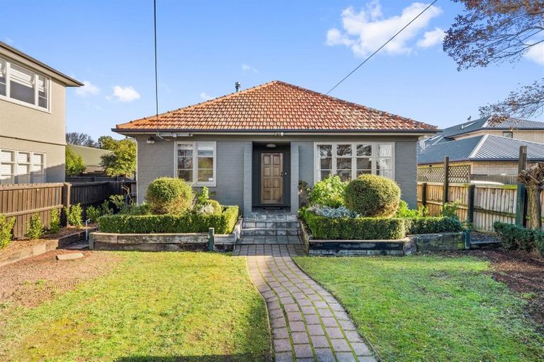 Photo of property in 1/37 Garreg Road, Fendalton, Christchurch, 8052