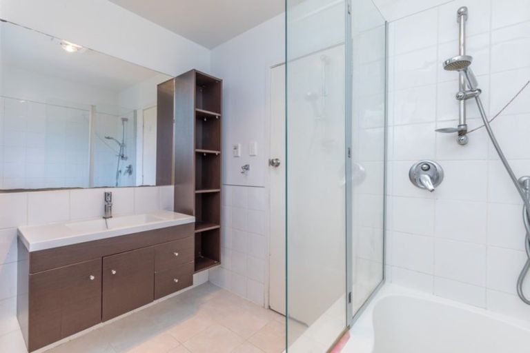 Photo of property in 48 Glenbervie Crescent, Massey, Auckland, 0614