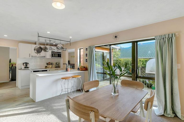 Photo of property in 6 Westridge, Camborne, Porirua, 5026