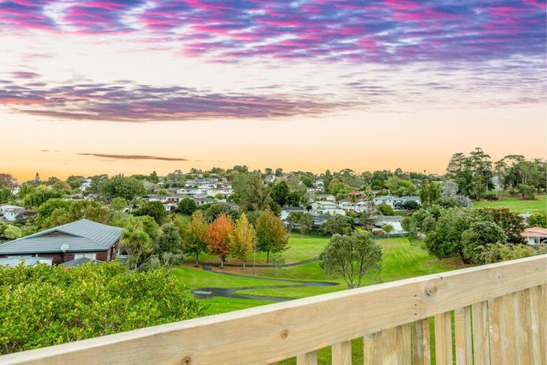 Photo of property in 21 Breenagh Place, Massey, Auckland, 0614