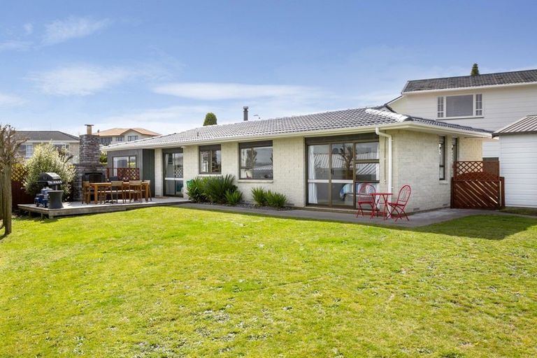 Photo of property in 2 Battersea Place, Richmond Heights, Taupo, 3330