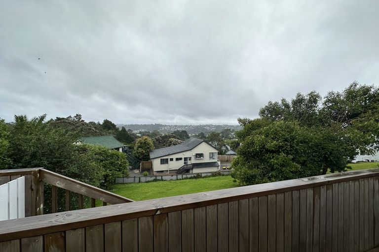 Photo of property in 322 Glenfield Road, Glenfield, Auckland, 0629